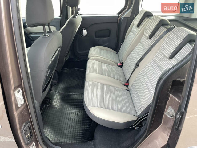 Коричневий Рено Кєнгу, об'ємом двигуна 1.6 л та пробігом 197 тис. км за 8200 $, фото 3 на Automoto.ua