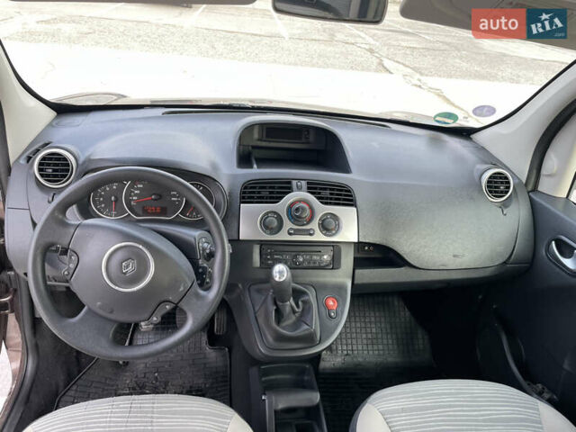 Коричневий Рено Кєнгу, об'ємом двигуна 1.6 л та пробігом 197 тис. км за 8200 $, фото 1 на Automoto.ua