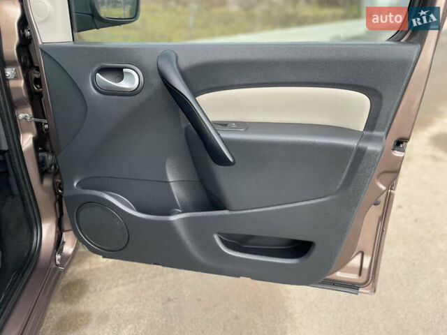 Коричневый Рено Кенгу, объемом двигателя 1.5 л и пробегом 228 тыс. км за 8750 $, фото 28 на Automoto.ua