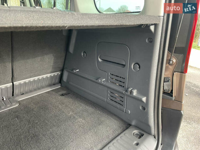 Коричневый Рено Кенгу, объемом двигателя 1.5 л и пробегом 228 тыс. км за 8750 $, фото 26 на Automoto.ua