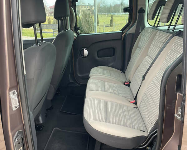 Коричневий Рено Кєнгу, об'ємом двигуна 1.5 л та пробігом 228 тис. км за 8950 $, фото 27 на Automoto.ua