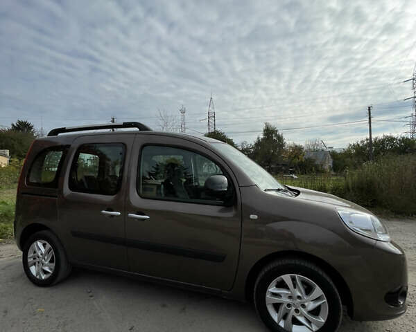 Коричневый Рено Кенгу, объемом двигателя 1.5 л и пробегом 256 тыс. км за 10999 $, фото 7 на Automoto.ua