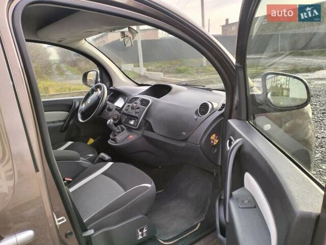 Коричневый Рено Кенгу, объемом двигателя 1.5 л и пробегом 250 тыс. км за 10200 $, фото 6 на Automoto.ua