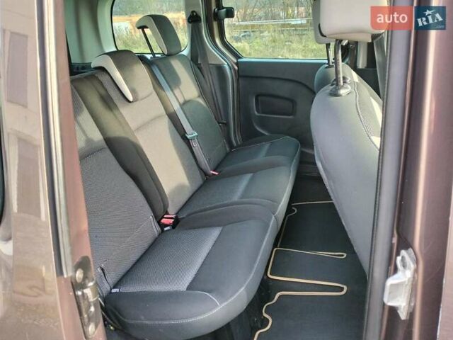 Коричневый Рено Кенгу, объемом двигателя 1.5 л и пробегом 250 тыс. км за 10200 $, фото 7 на Automoto.ua