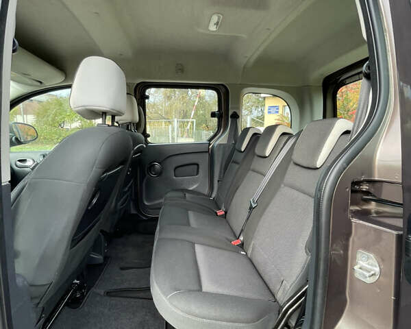 Коричневый Рено Кенгу, объемом двигателя 1.5 л и пробегом 256 тыс. км за 10999 $, фото 10 на Automoto.ua