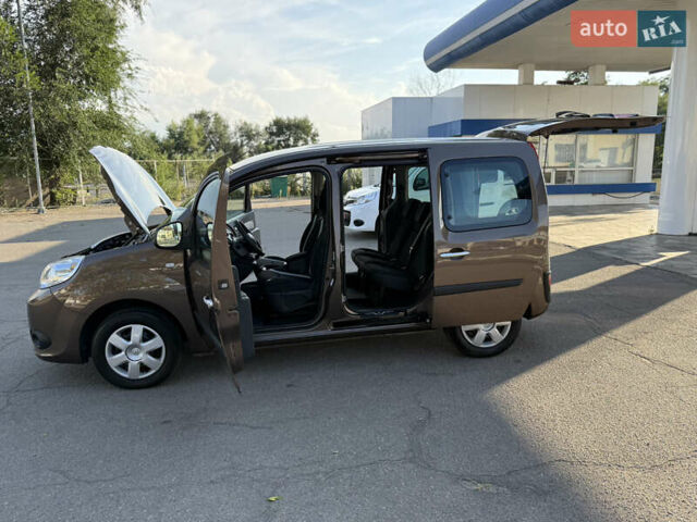 Коричневый Рено Кенгу, объемом двигателя 1.5 л и пробегом 134 тыс. км за 11999 $, фото 109 на Automoto.ua