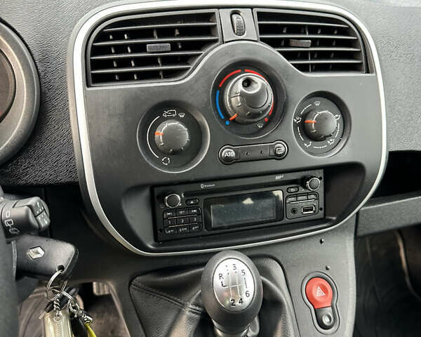 Коричневый Рено Кенгу, объемом двигателя 1.5 л и пробегом 280 тыс. км за 12300 $, фото 24 на Automoto.ua