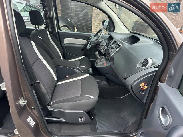 Коричневый Рено Кенгу, объемом двигателя 1.5 л и пробегом 210 тыс. км за 10999 $, фото 18 на Automoto.ua