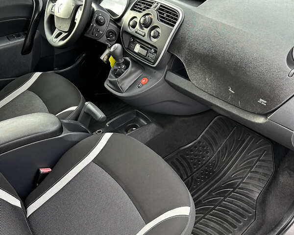 Коричневый Рено Кенгу, объемом двигателя 1.5 л и пробегом 280 тыс. км за 12300 $, фото 37 на Automoto.ua