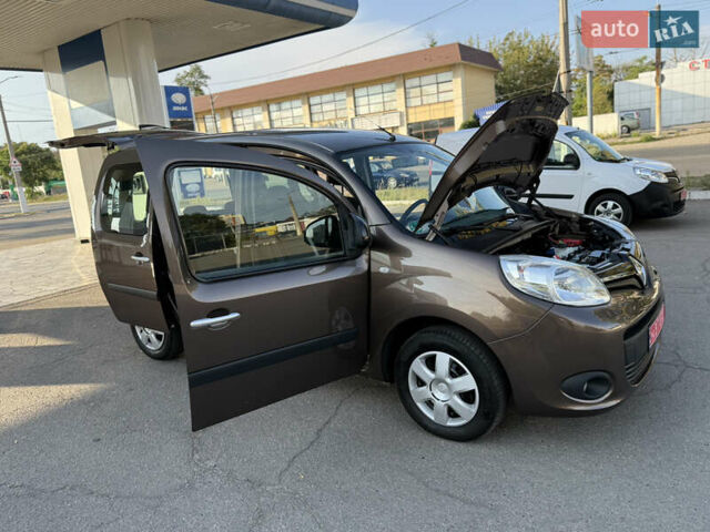 Коричневый Рено Кенгу, объемом двигателя 1.5 л и пробегом 134 тыс. км за 11999 $, фото 99 на Automoto.ua