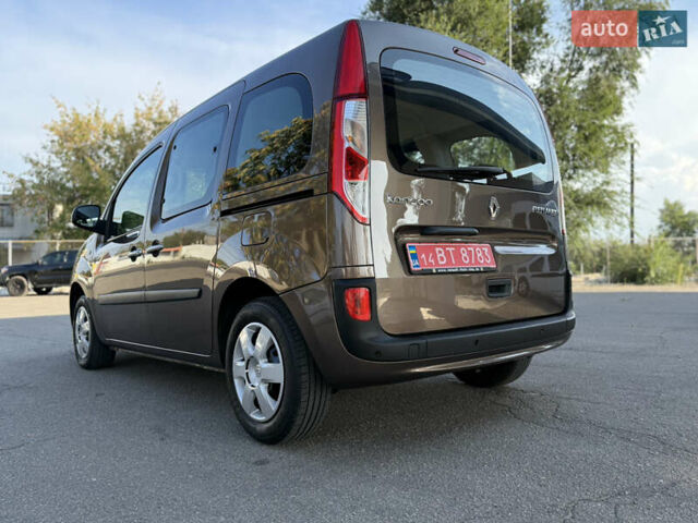 Коричневый Рено Кенгу, объемом двигателя 1.5 л и пробегом 134 тыс. км за 11999 $, фото 25 на Automoto.ua