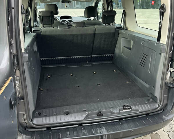 Коричневый Рено Кенгу, объемом двигателя 1.5 л и пробегом 280 тыс. км за 12300 $, фото 47 на Automoto.ua