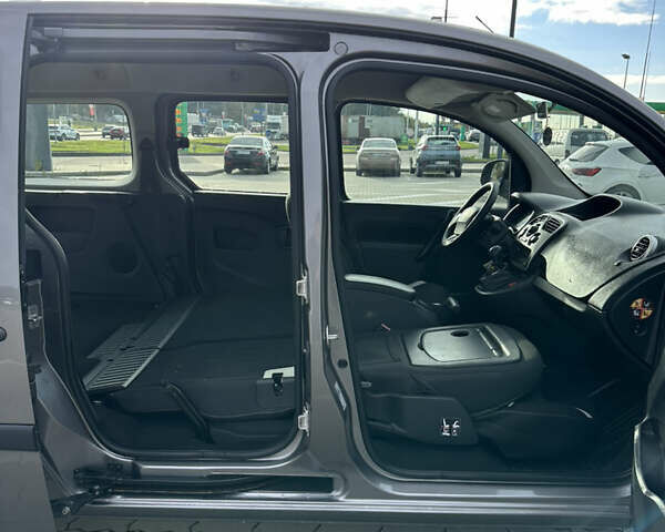 Коричневый Рено Кенгу, объемом двигателя 1.5 л и пробегом 280 тыс. км за 12300 $, фото 52 на Automoto.ua