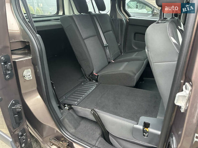 Коричневый Рено Кенгу, объемом двигателя 1.5 л и пробегом 210 тыс. км за 10999 $, фото 21 на Automoto.ua