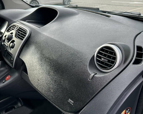 Коричневый Рено Кенгу, объемом двигателя 1.5 л и пробегом 280 тыс. км за 12300 $, фото 36 на Automoto.ua