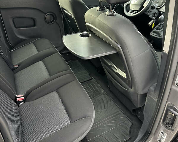 Коричневый Рено Кенгу, объемом двигателя 1.5 л и пробегом 280 тыс. км за 12300 $, фото 44 на Automoto.ua