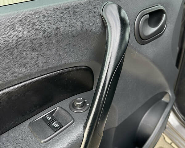 Коричневый Рено Кенгу, объемом двигателя 1.5 л и пробегом 280 тыс. км за 12300 $, фото 26 на Automoto.ua