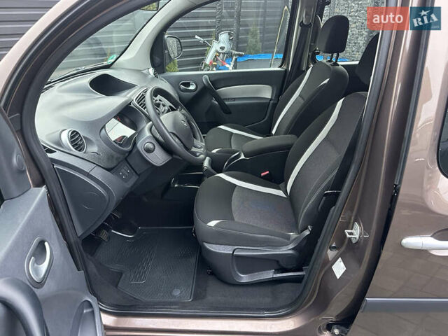 Коричневый Рено Кенгу, объемом двигателя 1.5 л и пробегом 210 тыс. км за 10999 $, фото 13 на Automoto.ua