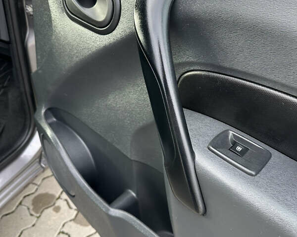 Коричневый Рено Кенгу, объемом двигателя 1.5 л и пробегом 280 тыс. км за 12300 $, фото 39 на Automoto.ua