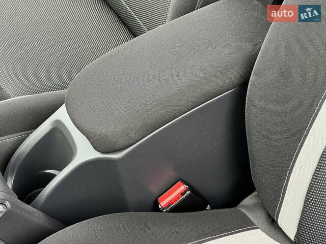 Коричневый Рено Кенгу, объемом двигателя 1.5 л и пробегом 154 тыс. км за 13399 $, фото 37 на Automoto.ua