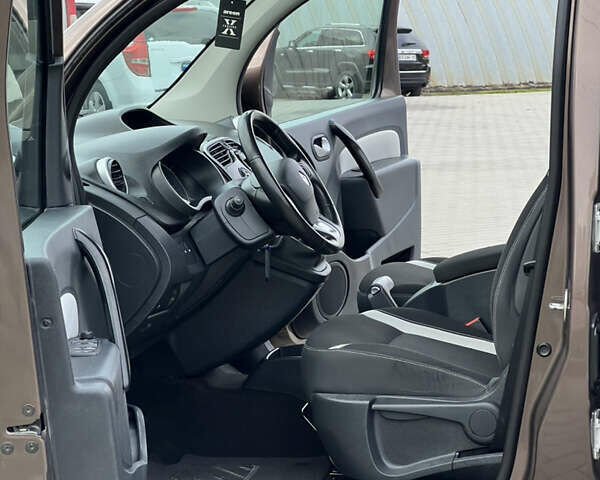 Коричневый Рено Кенгу, объемом двигателя 1.5 л и пробегом 154 тыс. км за 13399 $, фото 25 на Automoto.ua