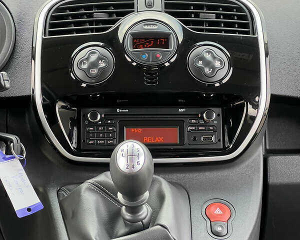 Коричневый Рено Кенгу, объемом двигателя 1.5 л и пробегом 154 тыс. км за 13399 $, фото 43 на Automoto.ua