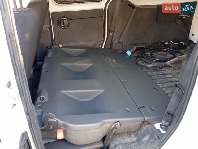 Коричневый Рено Кенгу, объемом двигателя 0 л и пробегом 133 тыс. км за 12500 $, фото 13 на Automoto.ua