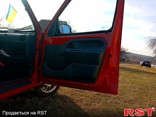 Красный Рено Кенгу, объемом двигателя 1.4 л и пробегом 16 тыс. км за 2900 $, фото 5 на Automoto.ua