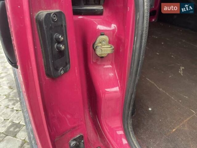 Красный Рено Кенгу, объемом двигателя 1.46 л и пробегом 230 тыс. км за 3999 $, фото 11 на Automoto.ua