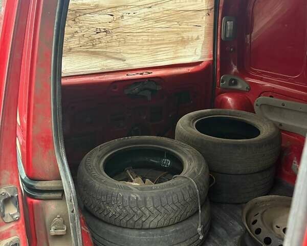 Красный Рено Кенгу, объемом двигателя 1.4 л и пробегом 364 тыс. км за 4500 $, фото 5 на Automoto.ua