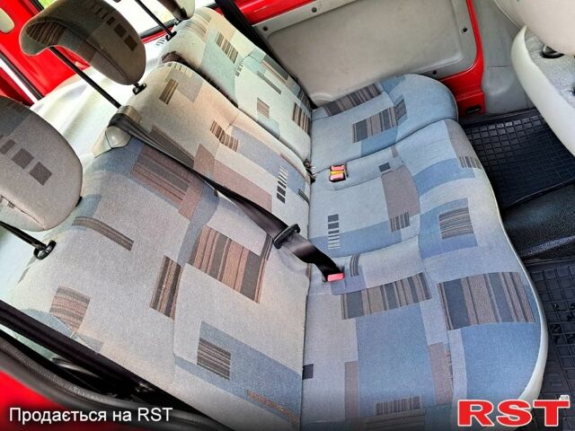 Красный Рено Кенгу, объемом двигателя 1.5 л и пробегом 197 тыс. км за 4950 $, фото 7 на Automoto.ua