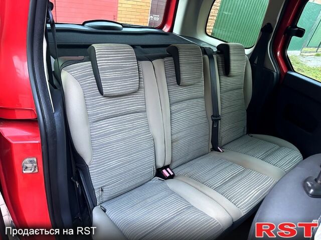 Красный Рено Кенгу, объемом двигателя 1.6 л и пробегом 180 тыс. км за 7550 $, фото 5 на Automoto.ua