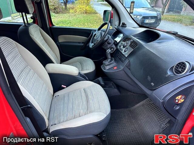 Красный Рено Кенгу, объемом двигателя 1.6 л и пробегом 180 тыс. км за 7550 $, фото 4 на Automoto.ua