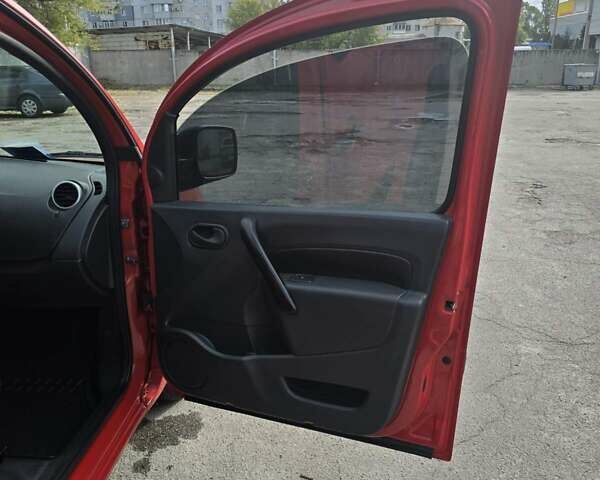 Красный Рено Кенгу, объемом двигателя 1.46 л и пробегом 190 тыс. км за 6700 $, фото 5 на Automoto.ua
