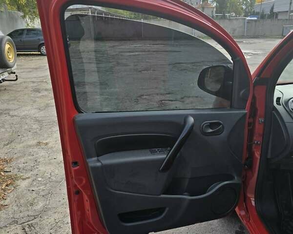 Красный Рено Кенгу, объемом двигателя 1.46 л и пробегом 190 тыс. км за 6700 $, фото 3 на Automoto.ua