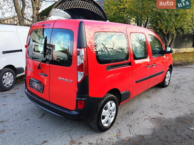 Красный Рено Кенгу, объемом двигателя 0 л и пробегом 58 тыс. км за 10999 $, фото 2 на Automoto.ua