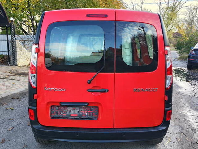 Красный Рено Кенгу, объемом двигателя 0 л и пробегом 58 тыс. км за 10999 $, фото 3 на Automoto.ua