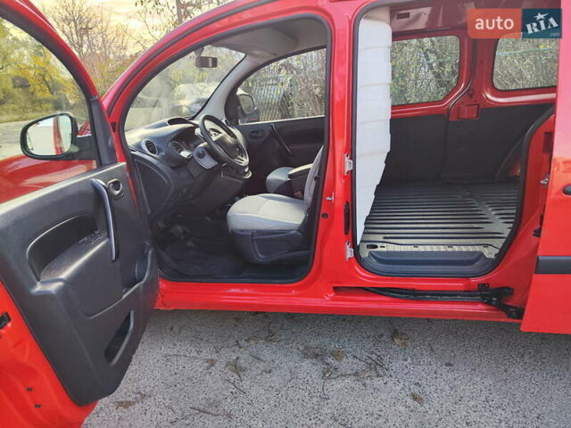 Красный Рено Кенгу, объемом двигателя 0 л и пробегом 58 тыс. км за 10999 $, фото 8 на Automoto.ua