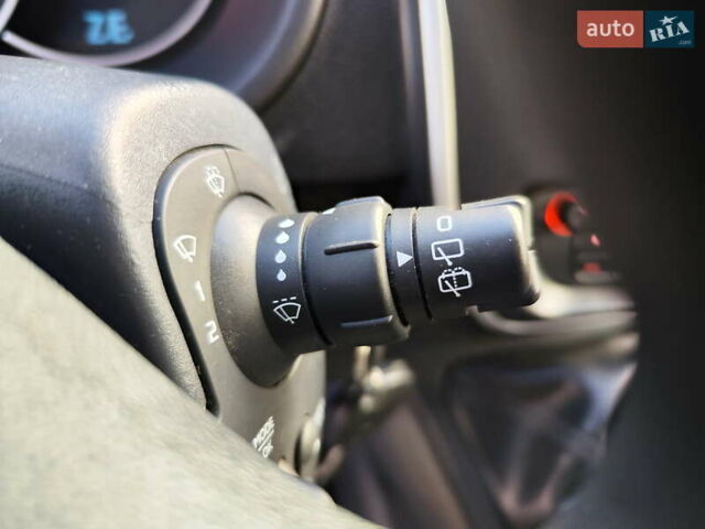 Красный Рено Кенгу, объемом двигателя 0 л и пробегом 58 тыс. км за 10999 $, фото 16 на Automoto.ua