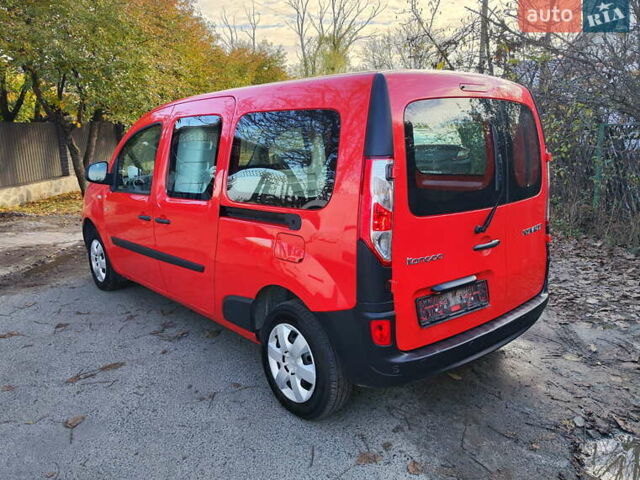 Красный Рено Кенгу, объемом двигателя 0 л и пробегом 58 тыс. км за 10999 $, фото 4 на Automoto.ua