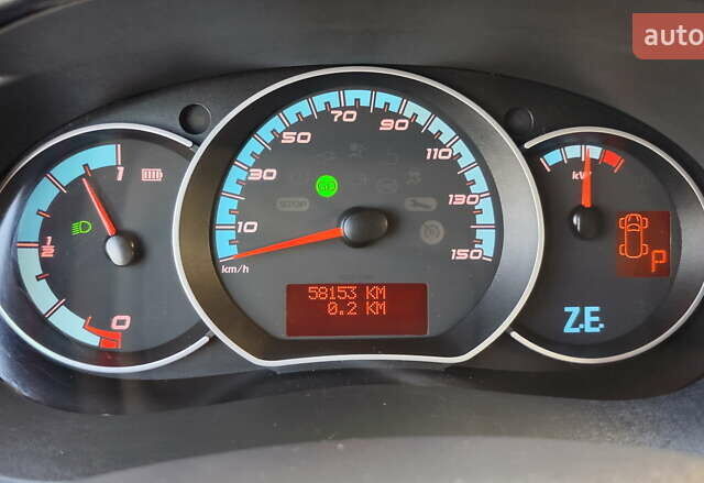 Красный Рено Кенгу, объемом двигателя 0 л и пробегом 58 тыс. км за 10999 $, фото 20 на Automoto.ua