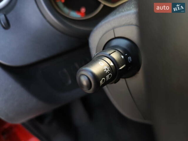 Красный Рено Кенгу, объемом двигателя 0 л и пробегом 58 тыс. км за 10999 $, фото 15 на Automoto.ua