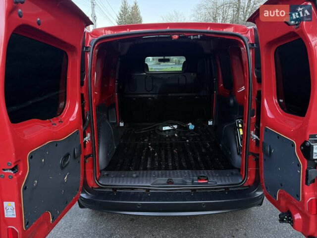 Красный Рено Кенгу, объемом двигателя 0 л и пробегом 21 тыс. км за 10299 $, фото 34 на Automoto.ua