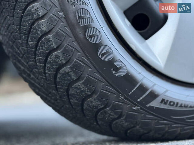 Красный Рено Кенгу, объемом двигателя 0 л и пробегом 21 тыс. км за 10299 $, фото 13 на Automoto.ua