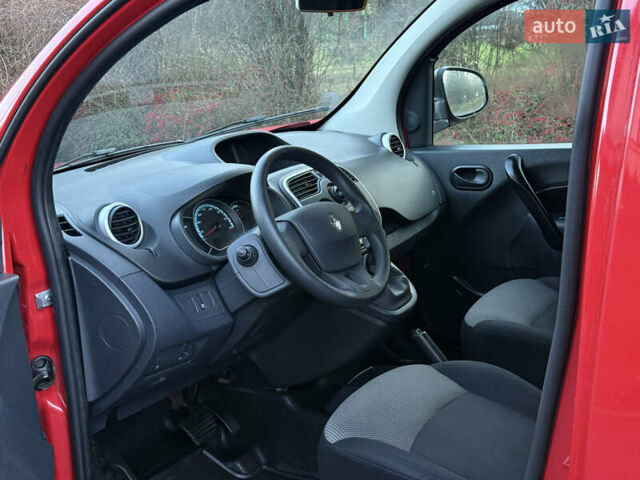 Красный Рено Кенгу, объемом двигателя 0 л и пробегом 21 тыс. км за 10299 $, фото 20 на Automoto.ua