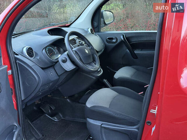 Красный Рено Кенгу, объемом двигателя 0 л и пробегом 21 тыс. км за 10299 $, фото 18 на Automoto.ua