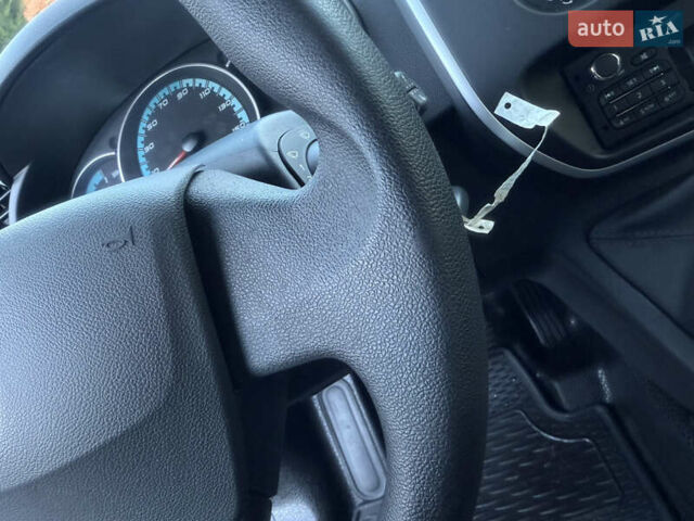 Красный Рено Кенгу, объемом двигателя 0 л и пробегом 21 тыс. км за 10299 $, фото 30 на Automoto.ua