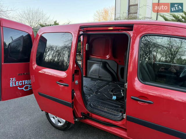 Красный Рено Кенгу, объемом двигателя 0 л и пробегом 21 тыс. км за 10299 $, фото 37 на Automoto.ua