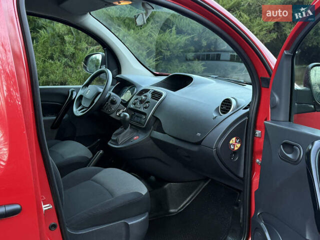 Красный Рено Кенгу, объемом двигателя 0 л и пробегом 21 тыс. км за 10299 $, фото 25 на Automoto.ua