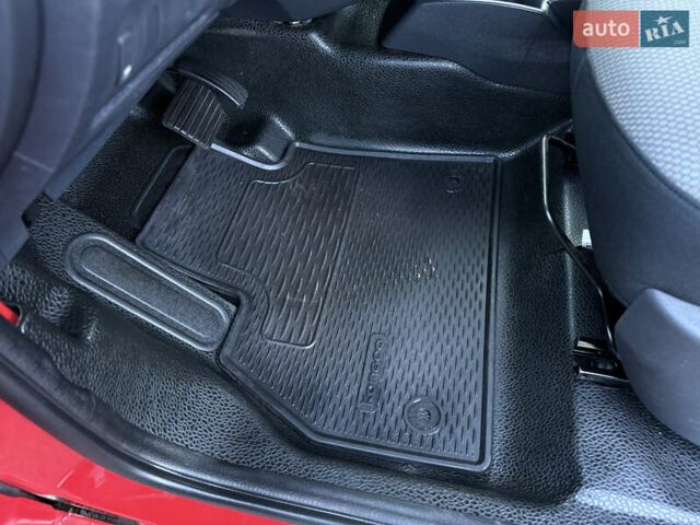 Красный Рено Кенгу, объемом двигателя 0 л и пробегом 21 тыс. км за 10299 $, фото 32 на Automoto.ua